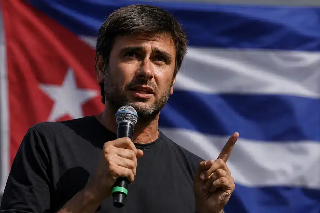 Alessandro Di Battista, ricoverato a Cuba dopo un malore