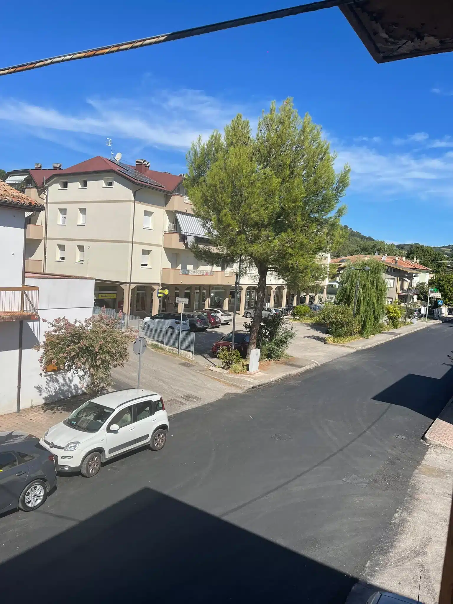 Comune di Sassofeltrio, i cassonetti di Fratte restano lì. L’ufficio tecnico: «Tre mesi sono pochi» 4 Comune Sassofeltrio, secondo spazio libero a Fratte vicino alla strada per la postazione dei rifiuti